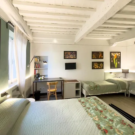 Duccio Nacci Rooms- Гостевой дом Сан-Джиминьяно