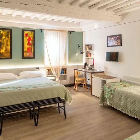 Duccio Nacci Rooms- Πανσιόν Σαν Τζιμινιάνο